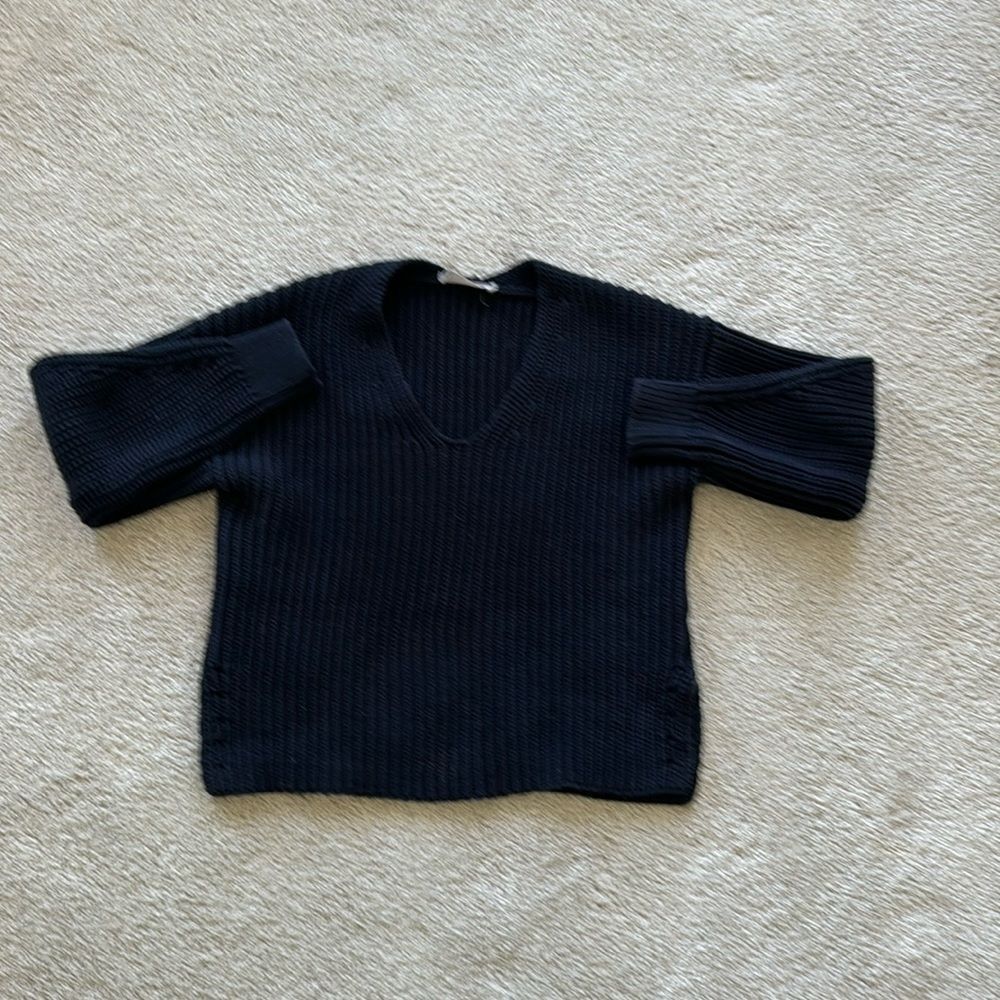 Everlane Black Cable Knit V Neck Sweater size Small